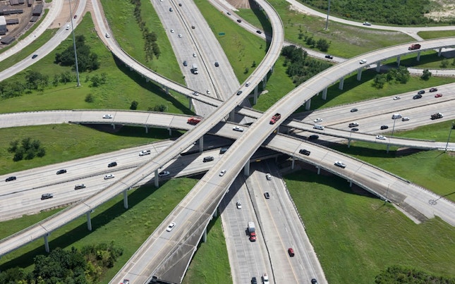 Peisaj urban pe timp de noapte